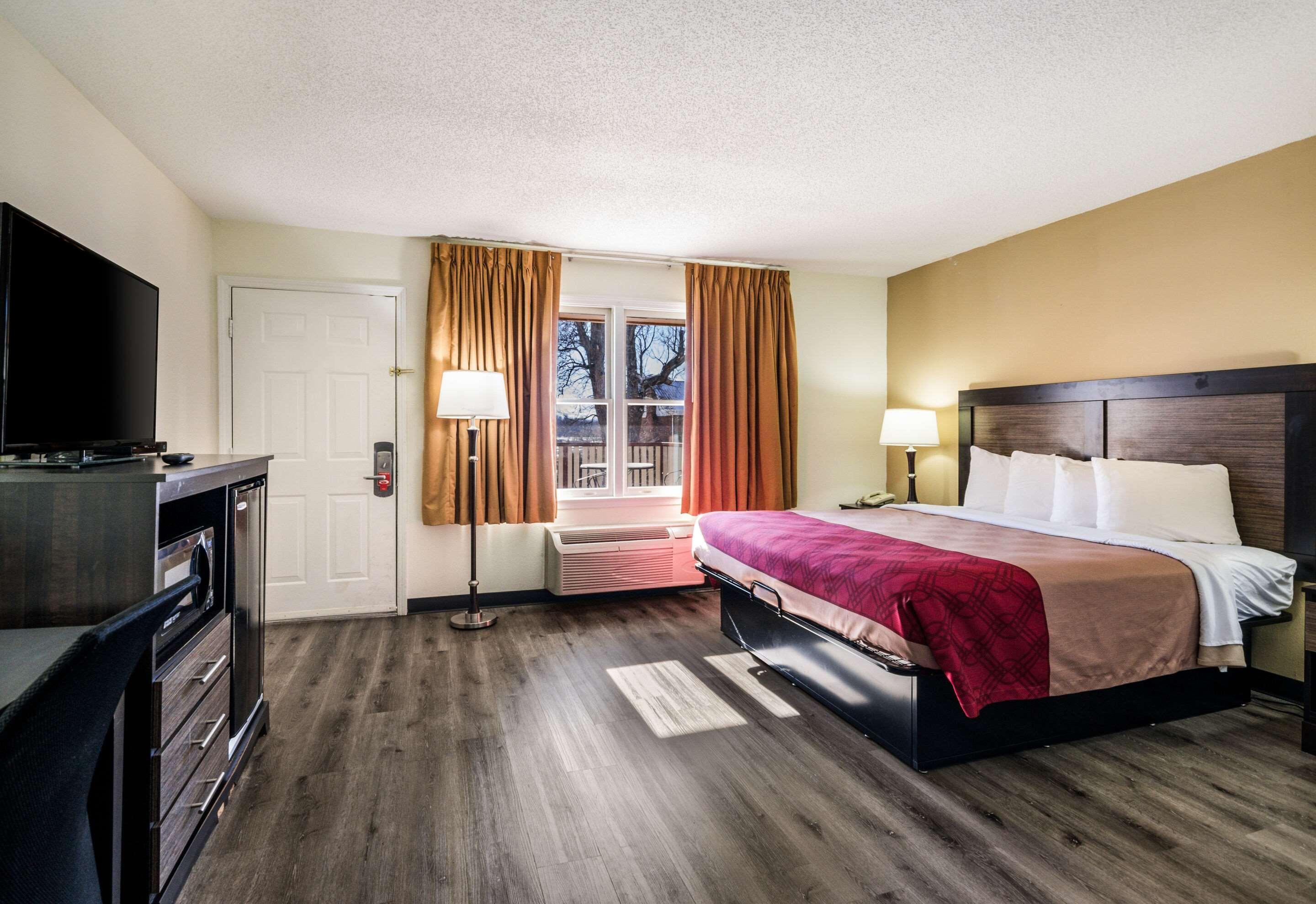 Econo Lodge Glade Springs I-81 Exteriér fotografie
