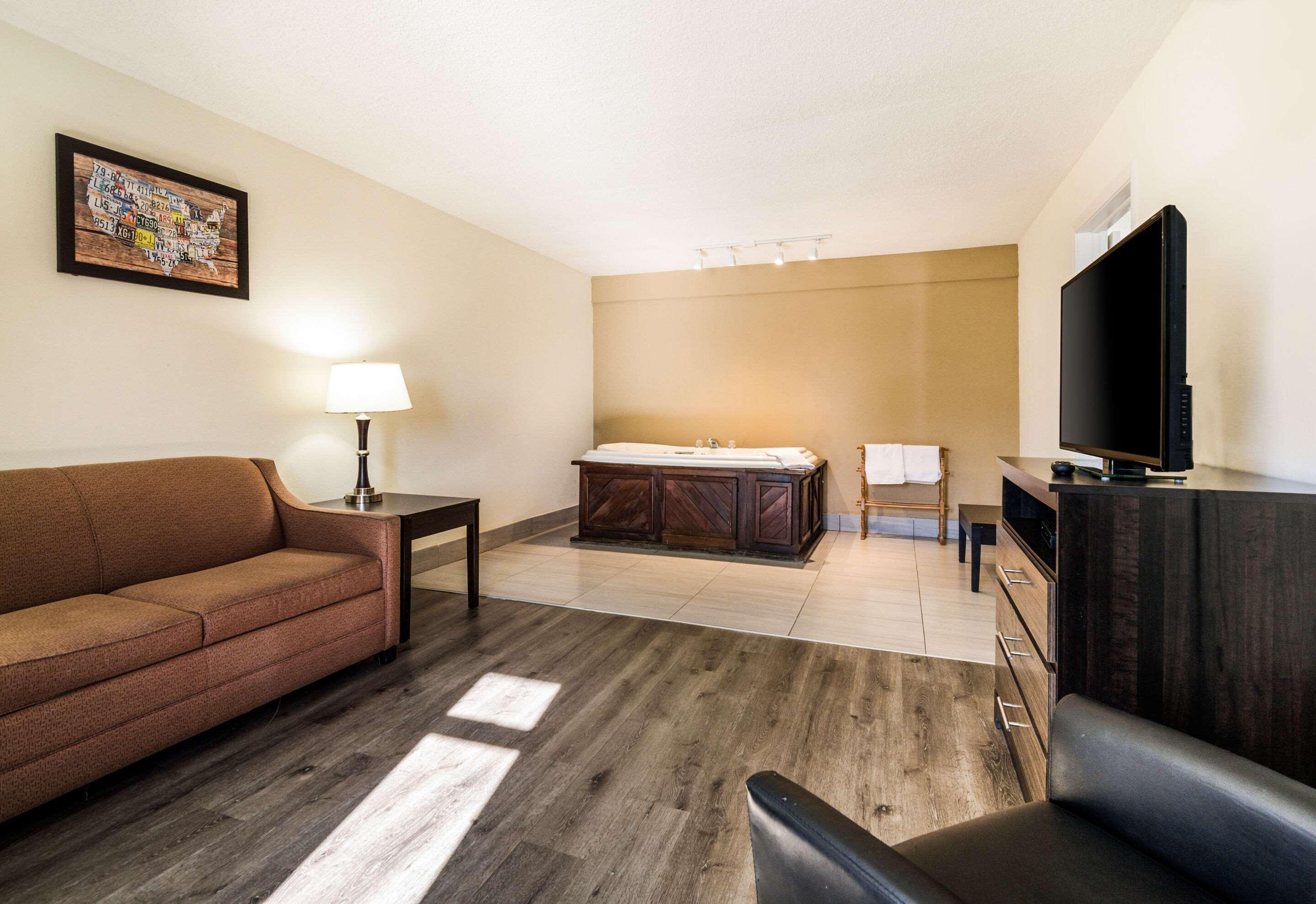 Econo Lodge Glade Springs I-81 Exteriér fotografie