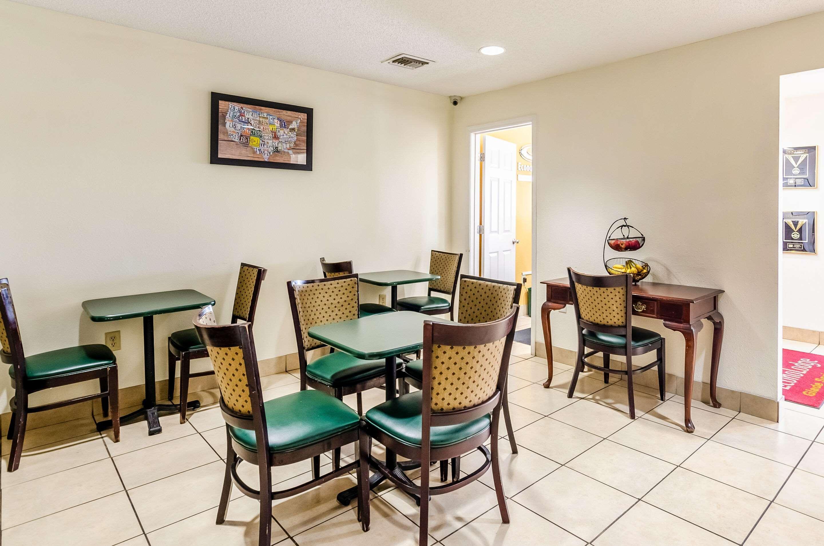 Econo Lodge Glade Springs I-81 Exteriér fotografie