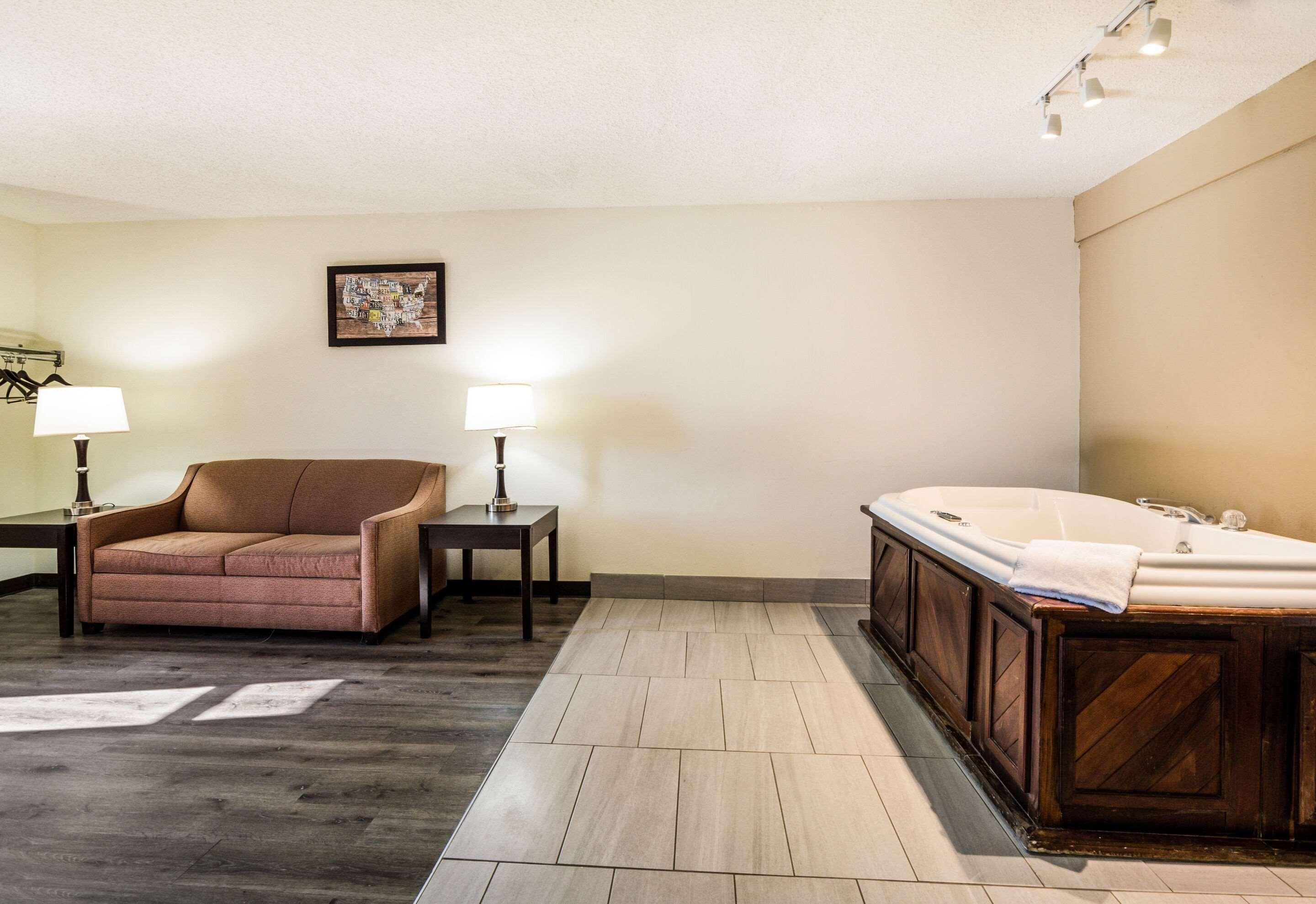 Econo Lodge Glade Springs I-81 Exteriér fotografie