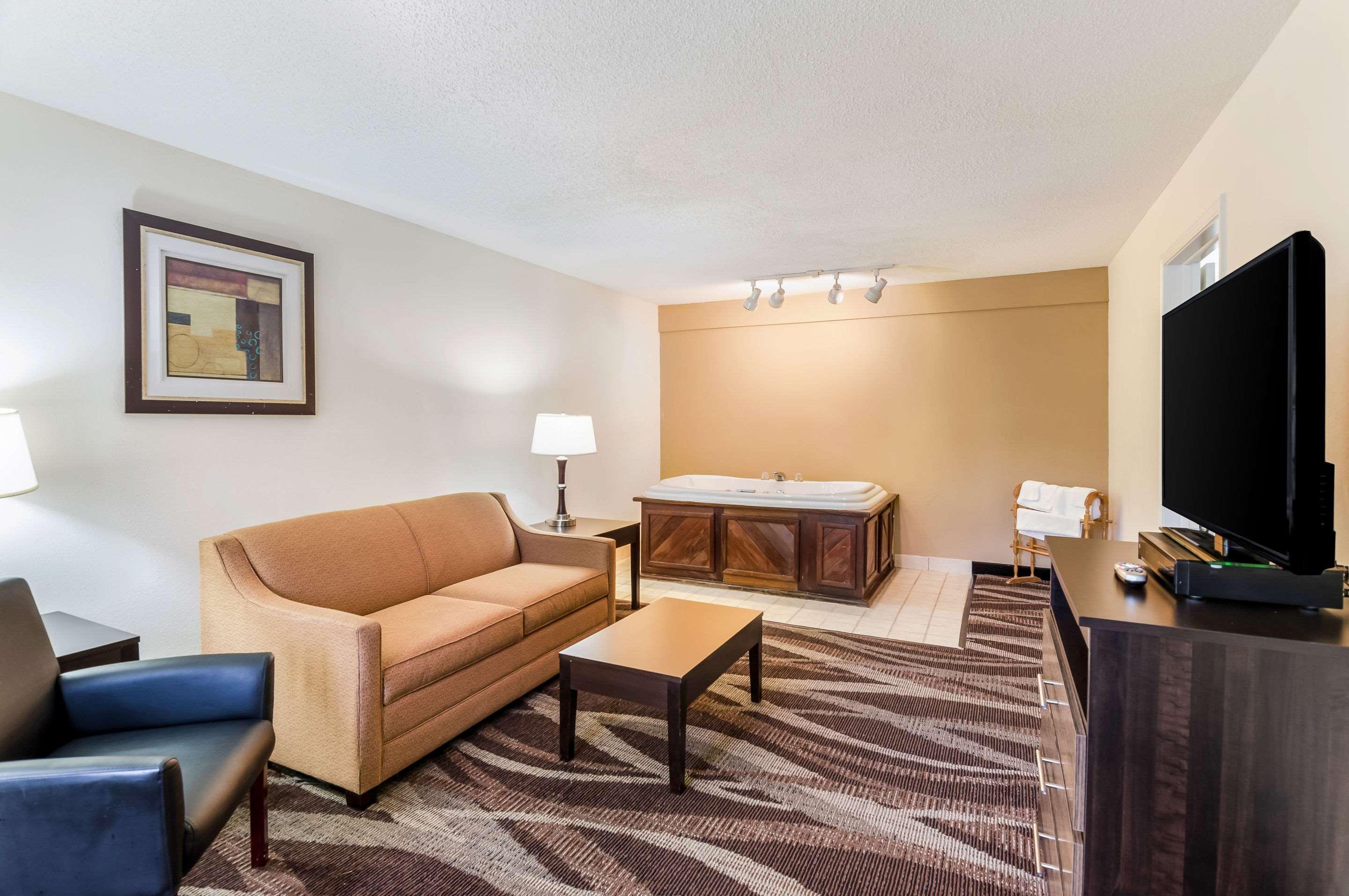 Econo Lodge Glade Springs I-81 Exteriér fotografie