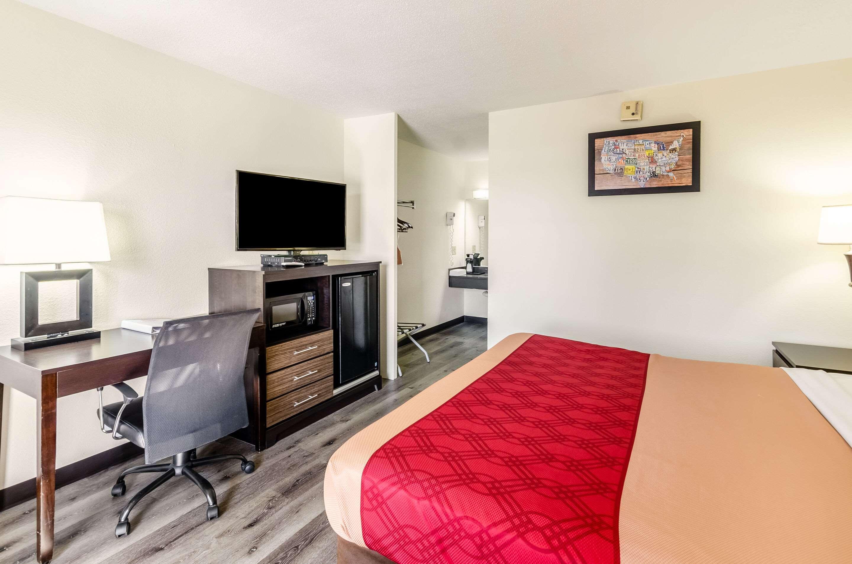 Econo Lodge Glade Springs I-81 Exteriér fotografie