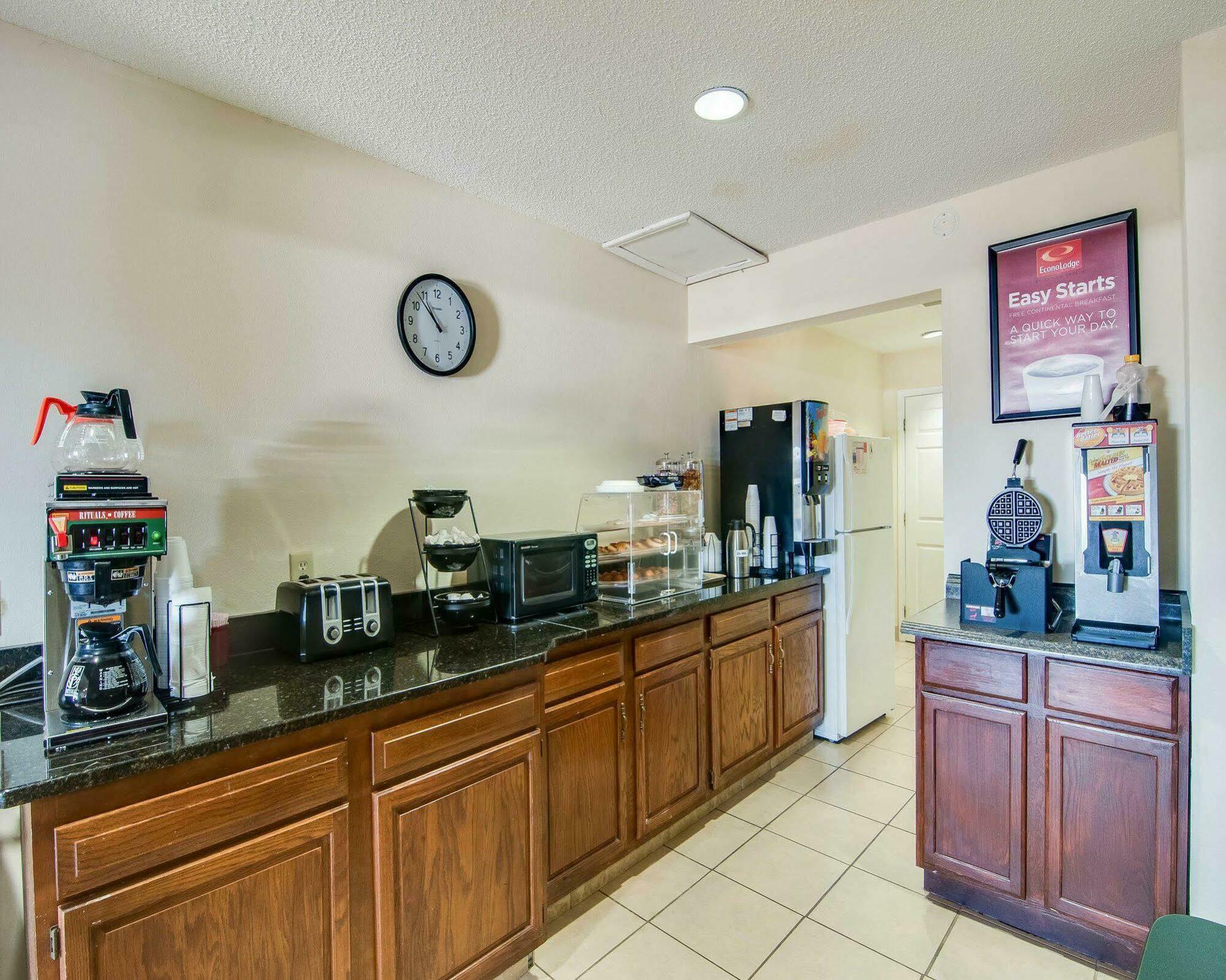 Econo Lodge Glade Springs I-81 Exteriér fotografie