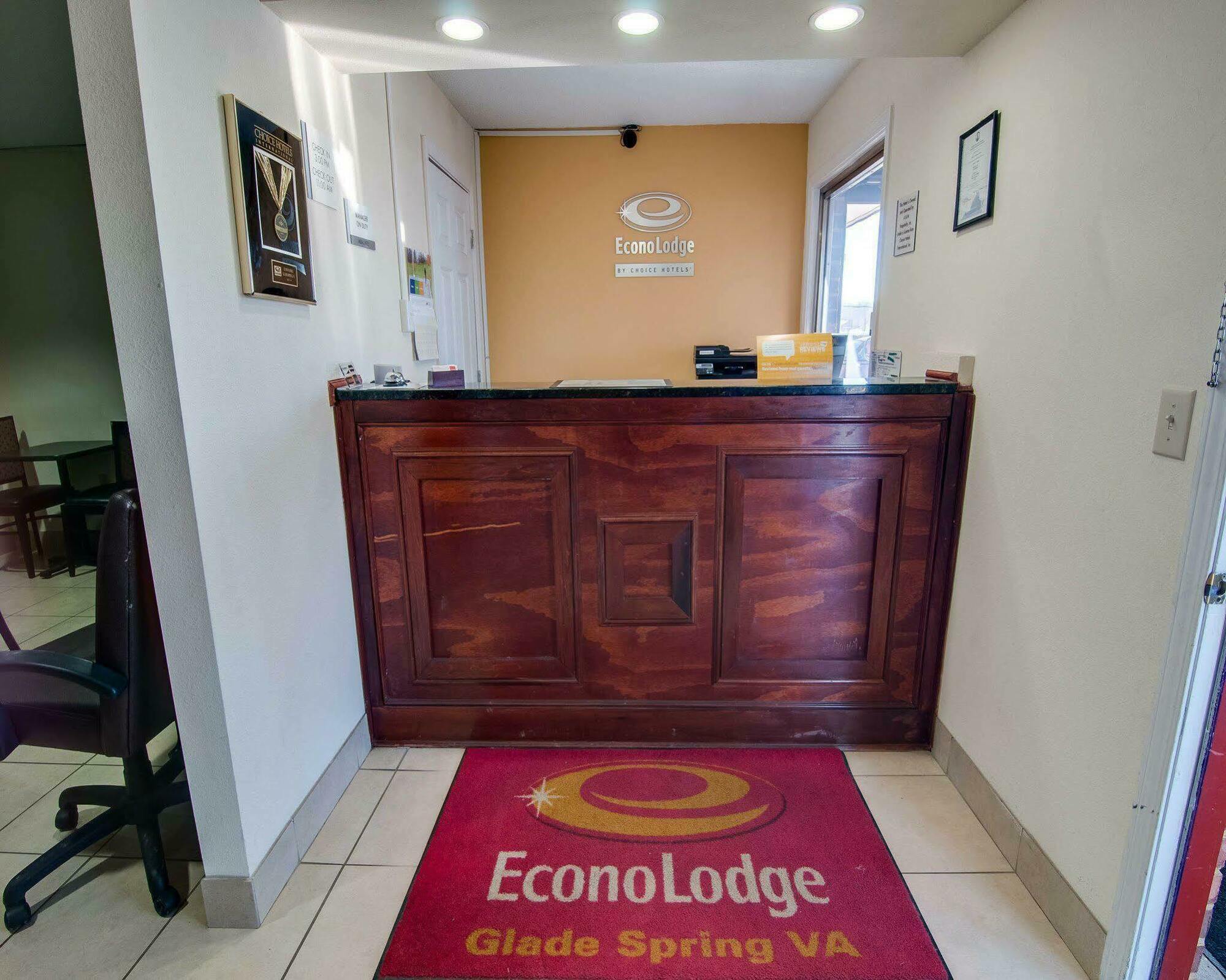 Econo Lodge Glade Springs I-81 Exteriér fotografie